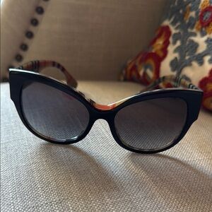 Stylish Black Sunglasses 😎 comes with original glass case